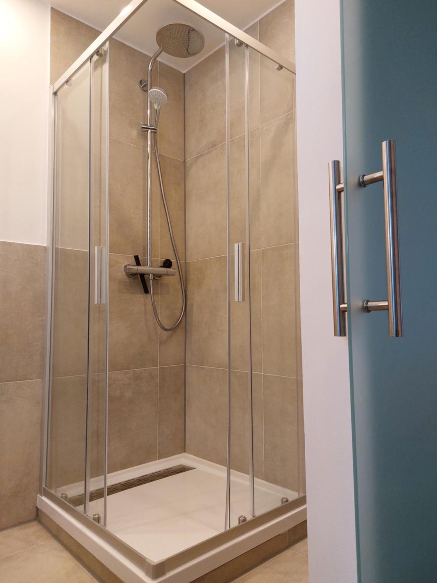 Deluxe 3 P I 2 Sz I Balkon I Kueche In - Hensold, Zeiss Fusslaeufig Appartement Oberkochen